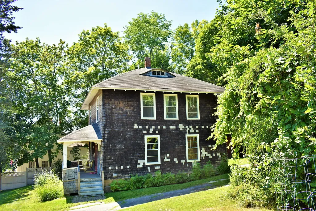 18 Summer Street Wiscasset ME 04578