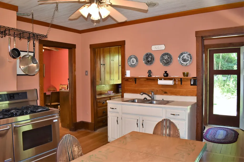 18 Summer Street Wiscasset ME 04578