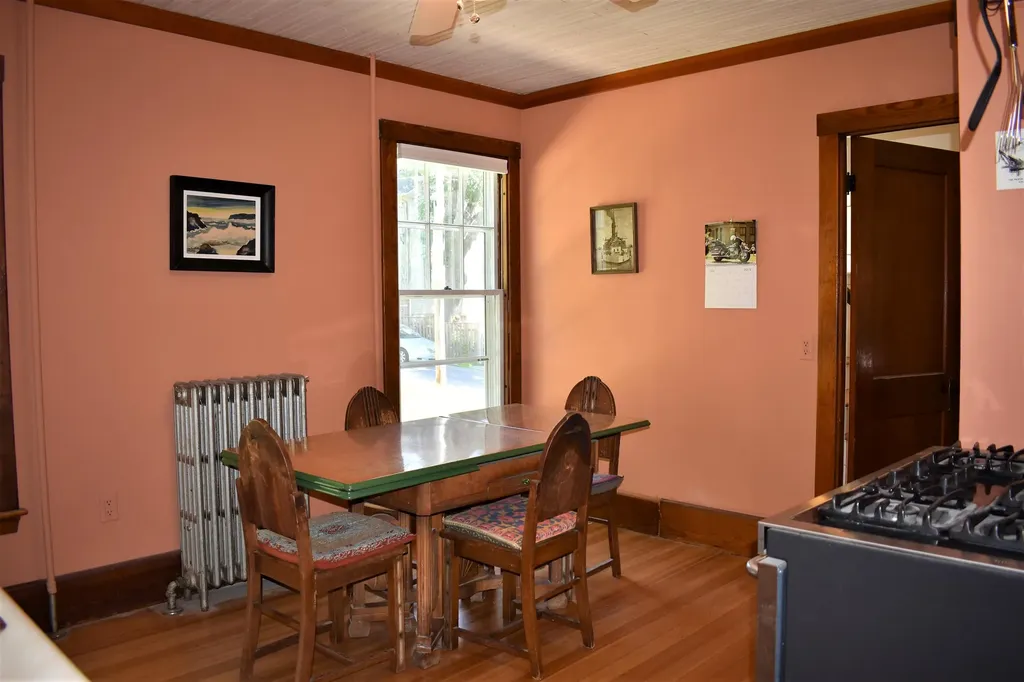18 Summer Street Wiscasset ME 04578