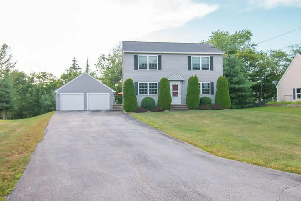 21 Horseshoe Lane Hampden ME 04444