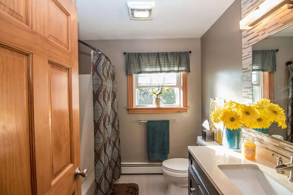 21 Horseshoe Lane Hampden ME 04444