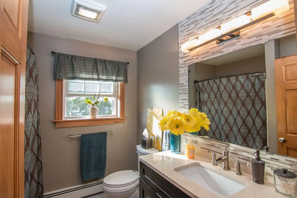 21 Horseshoe Lane Hampden ME 04444