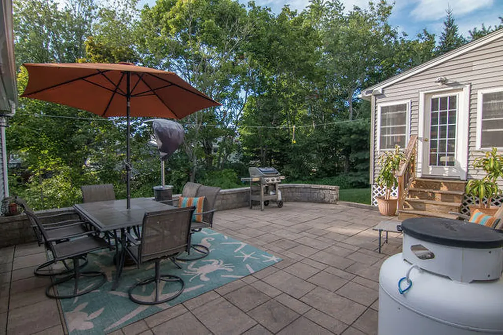 21 Horseshoe Lane Hampden ME 04444
