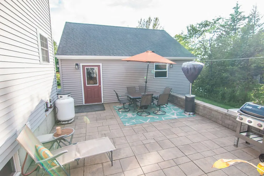 21 Horseshoe Lane Hampden ME 04444