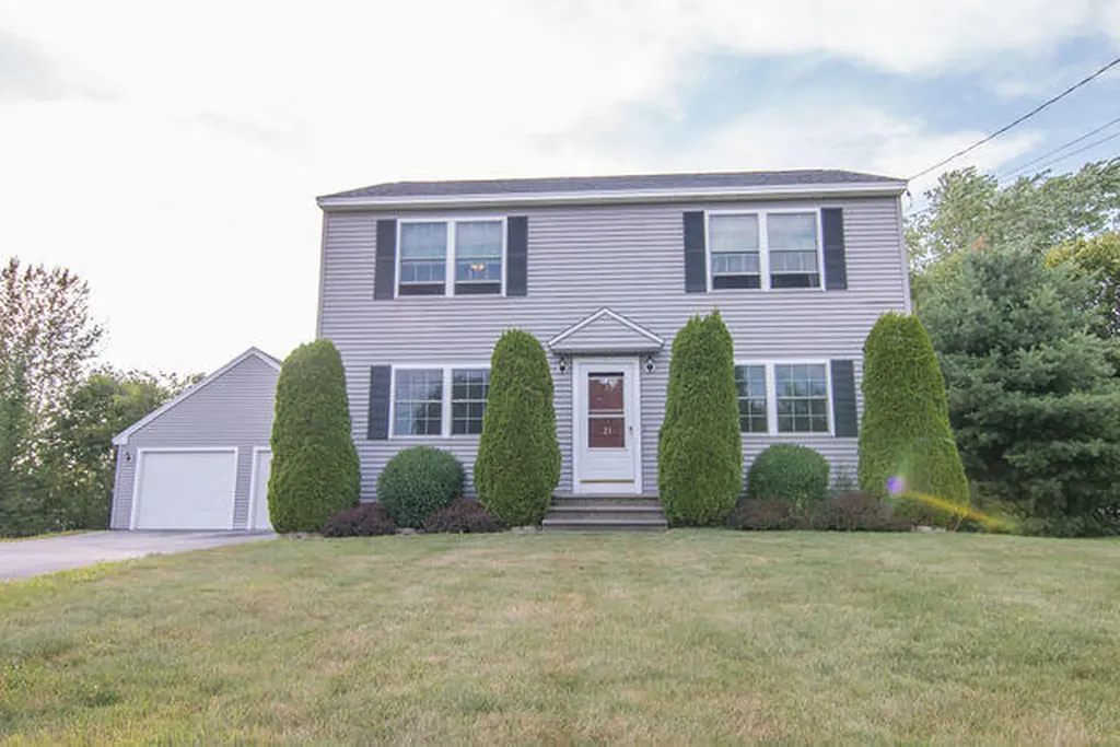 21 Horseshoe Lane Hampden ME 04444