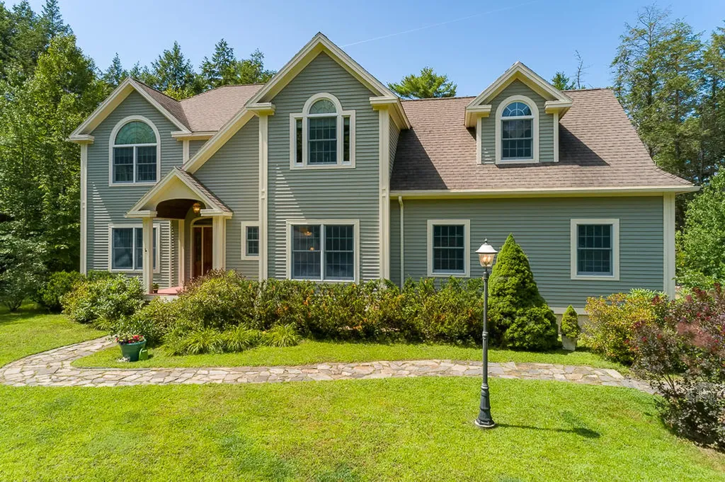 46 W Chops Point Road Bath ME 04530