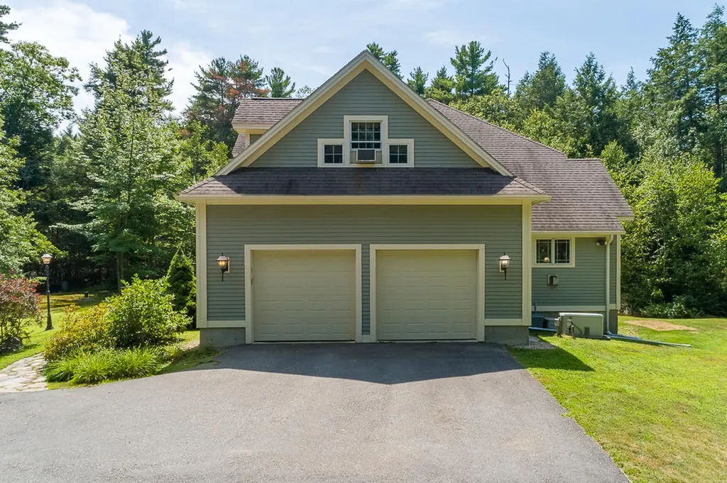 46 W Chops Point Road Bath ME 04530