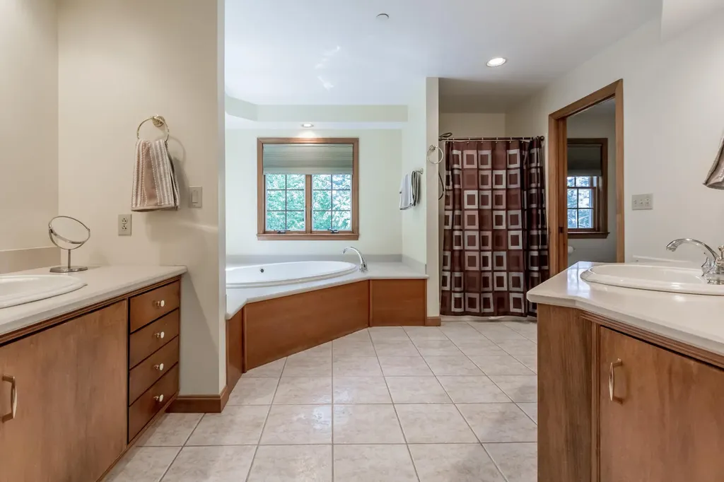 46 W Chops Point Road Bath ME 04530
