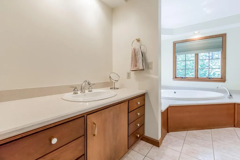 46 W Chops Point Road Bath ME 04530