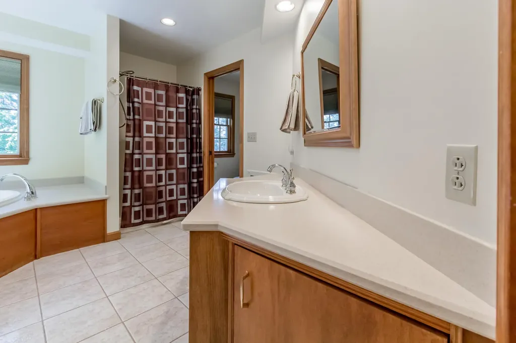 46 W Chops Point Road Bath ME 04530