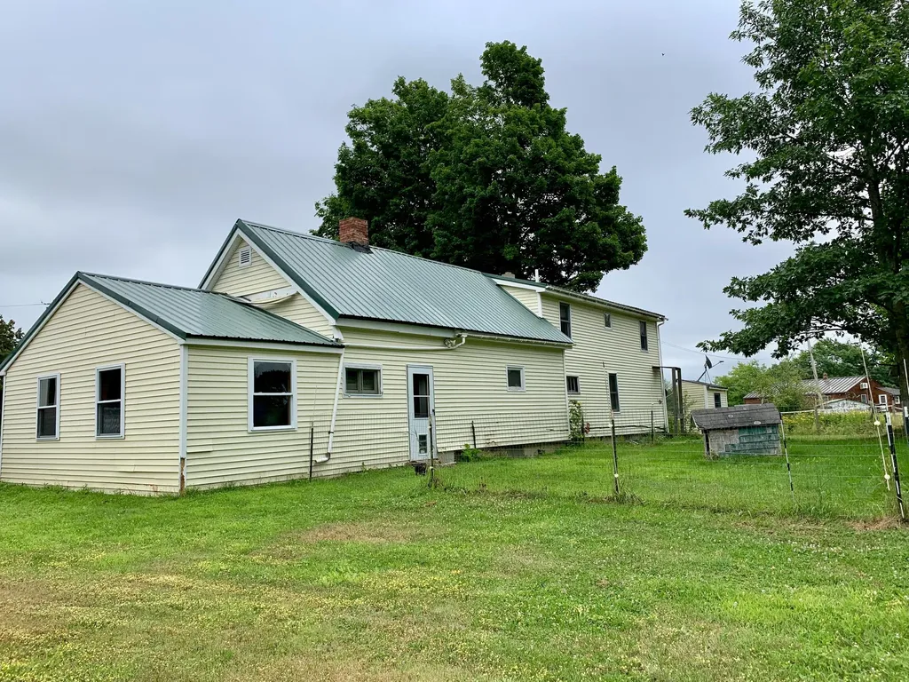 2846 Ohio Street Glenburn ME 04401