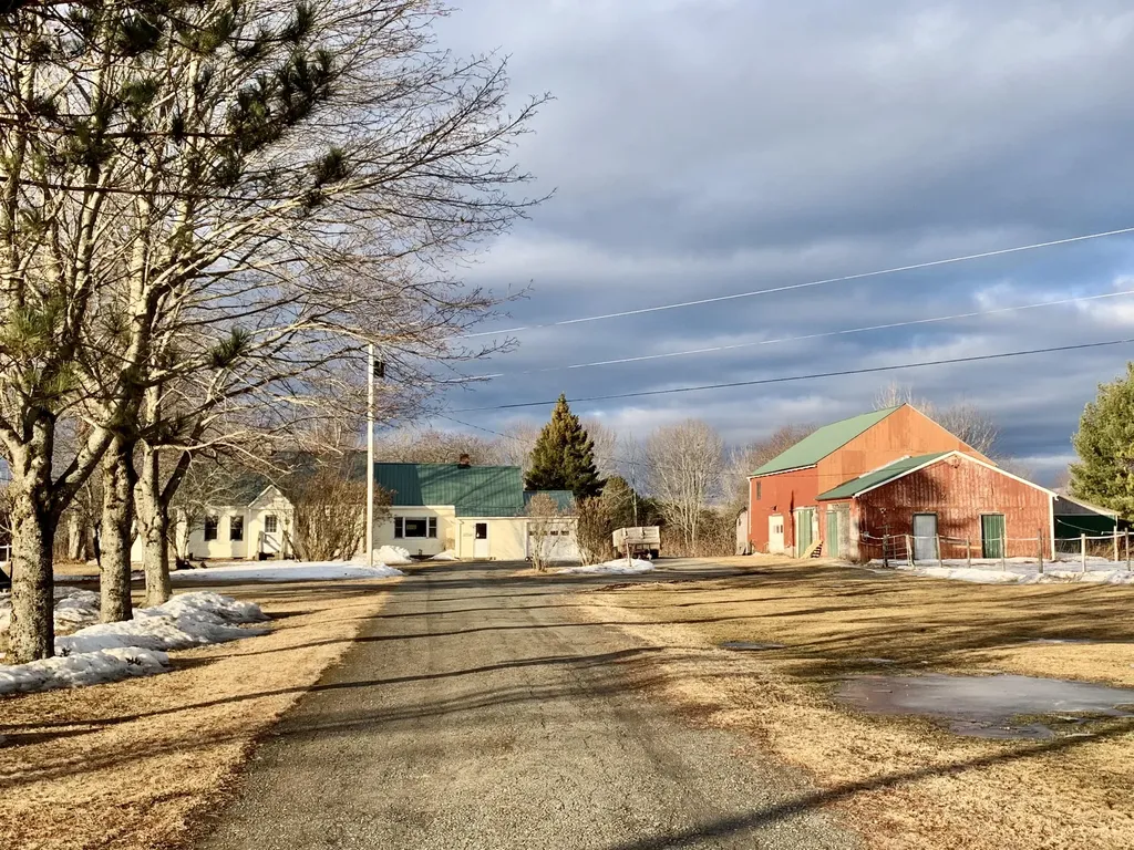 2846 Ohio Street Glenburn ME 04401