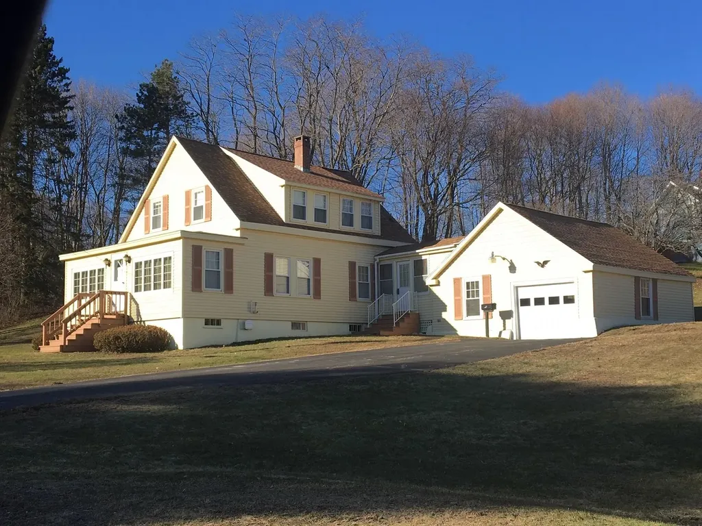 16 Lincoln Street Dexter ME 04930