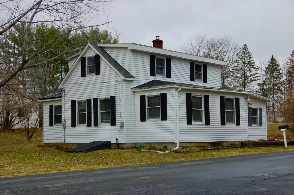 209 Commercial Street Hartland ME 04943