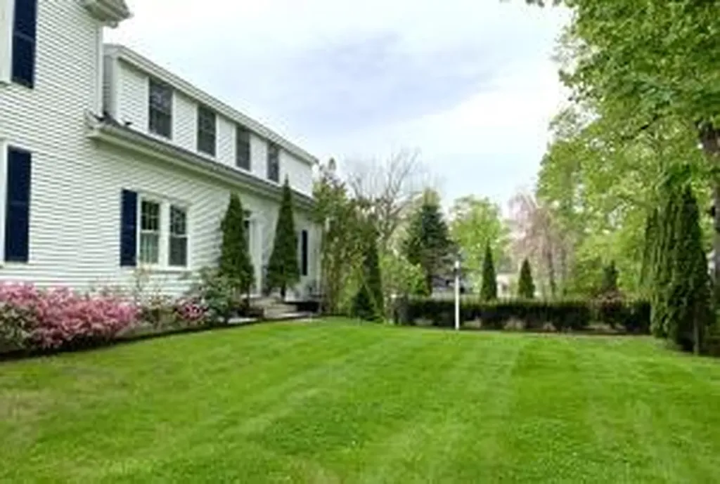 8 Main Street Mall Thomaston ME 04861
