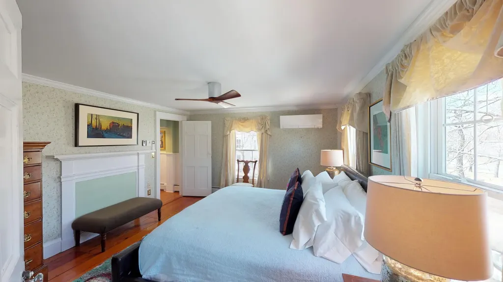 8 Main Street Mall Thomaston ME 04861