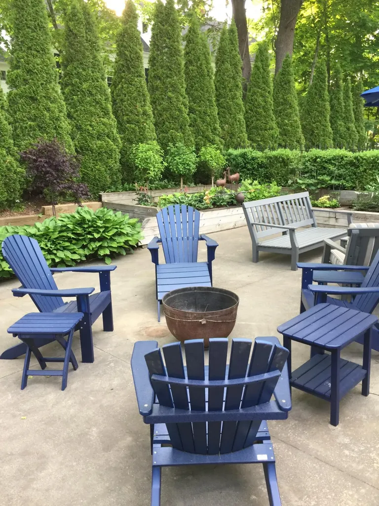 8 Main Street Mall Thomaston ME 04861