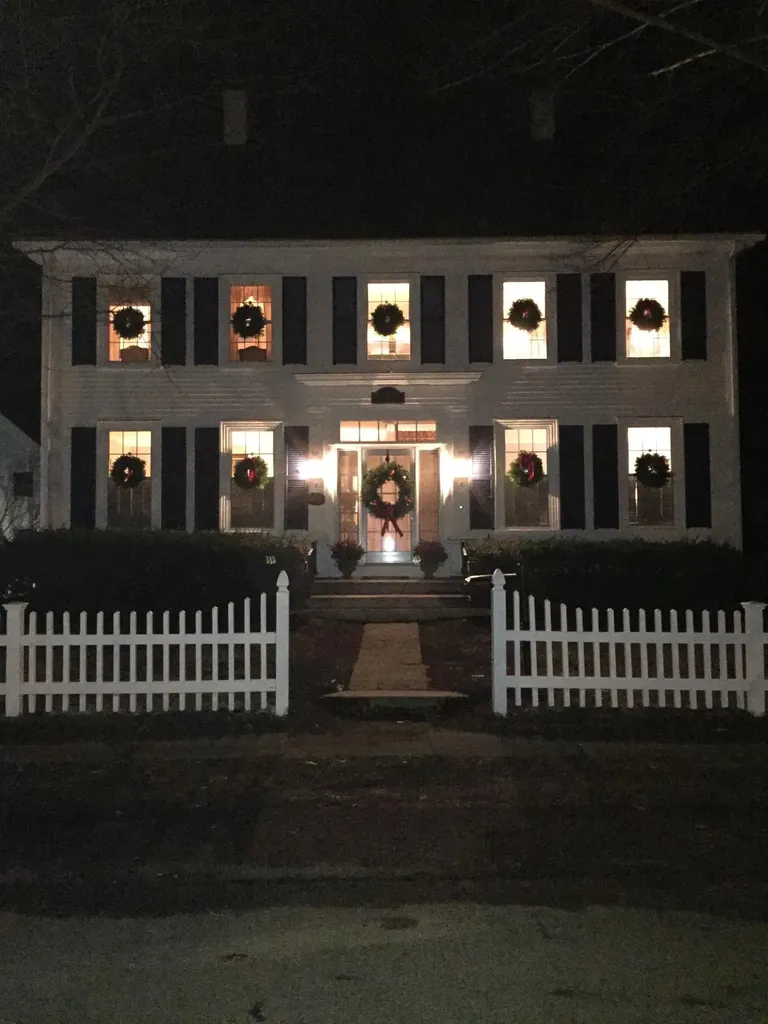 8 Main Street Mall Thomaston ME 04861