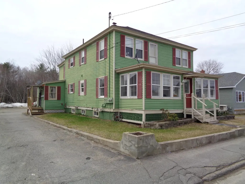 122 Bates Street Millinocket ME 04462