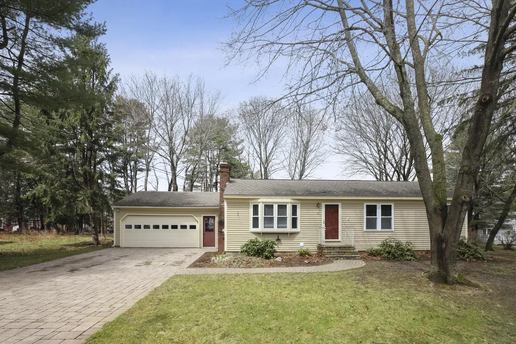 16 Ridgewood Circle Kennebunk ME 04043