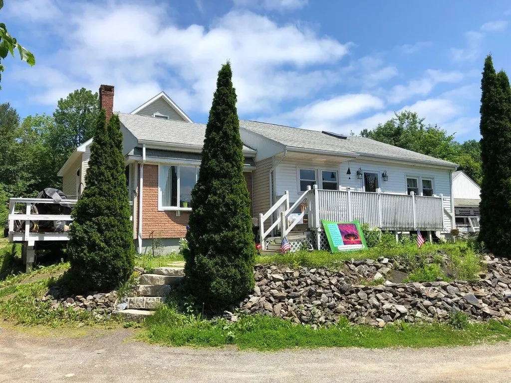 40 Old Winthrop Road Manchester ME 04351