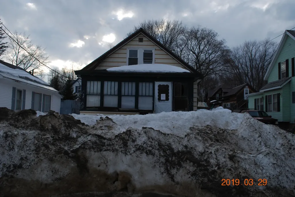 472 Aroostook Avenue Millinocket ME 04462
