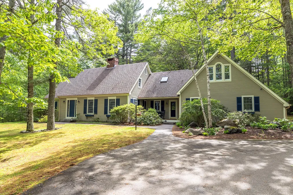 17 Victoria Road Camden ME 04843