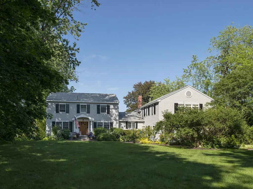 618 Shore Road Cape Elizabeth ME 04107