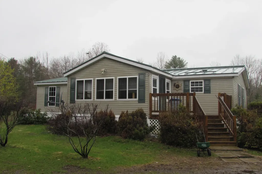 19 Kinsman Road Cornville ME 04976