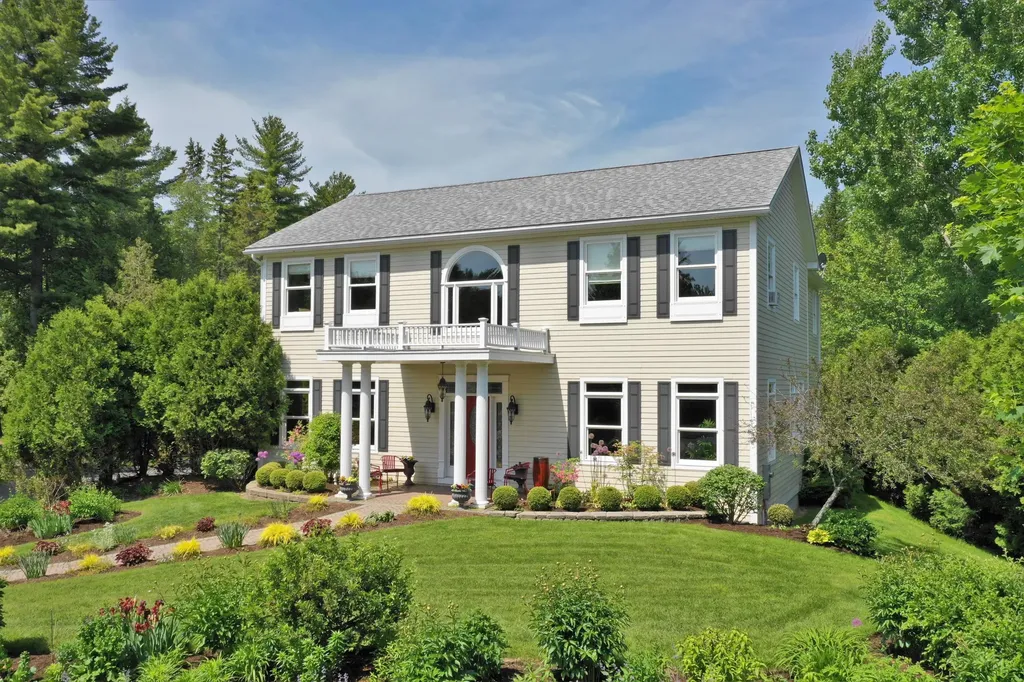 17 Cromwell Drive Orono ME 04473