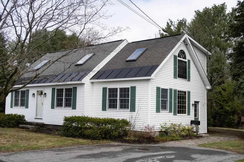 21 Mayflower Road Augusta ME 04330