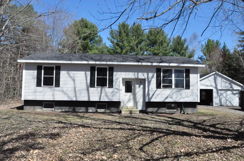 27 Lakeview Road Glenburn ME 04401