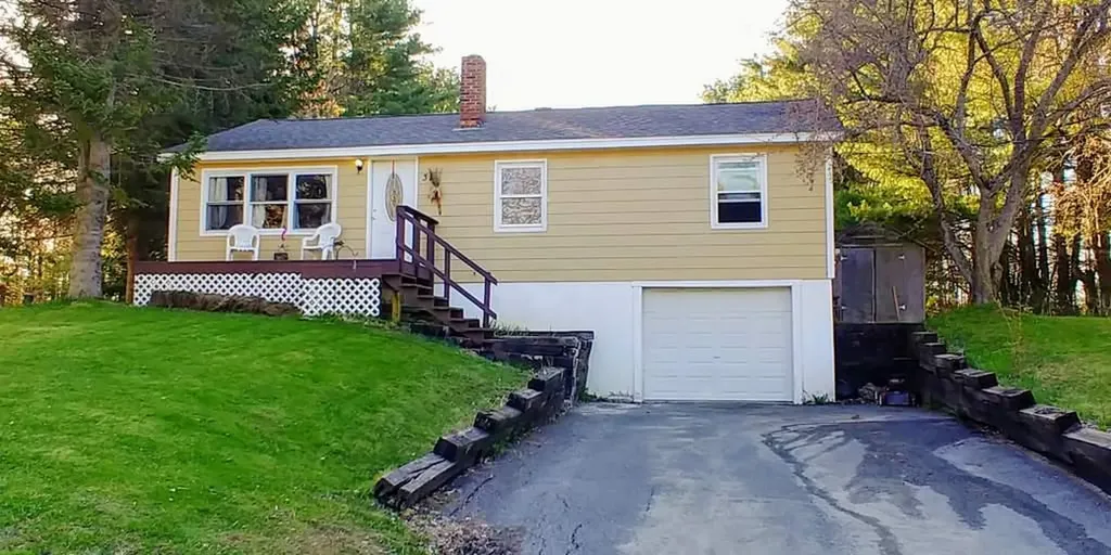 31 Pleasant Hill Drive Norridgewock ME 04957