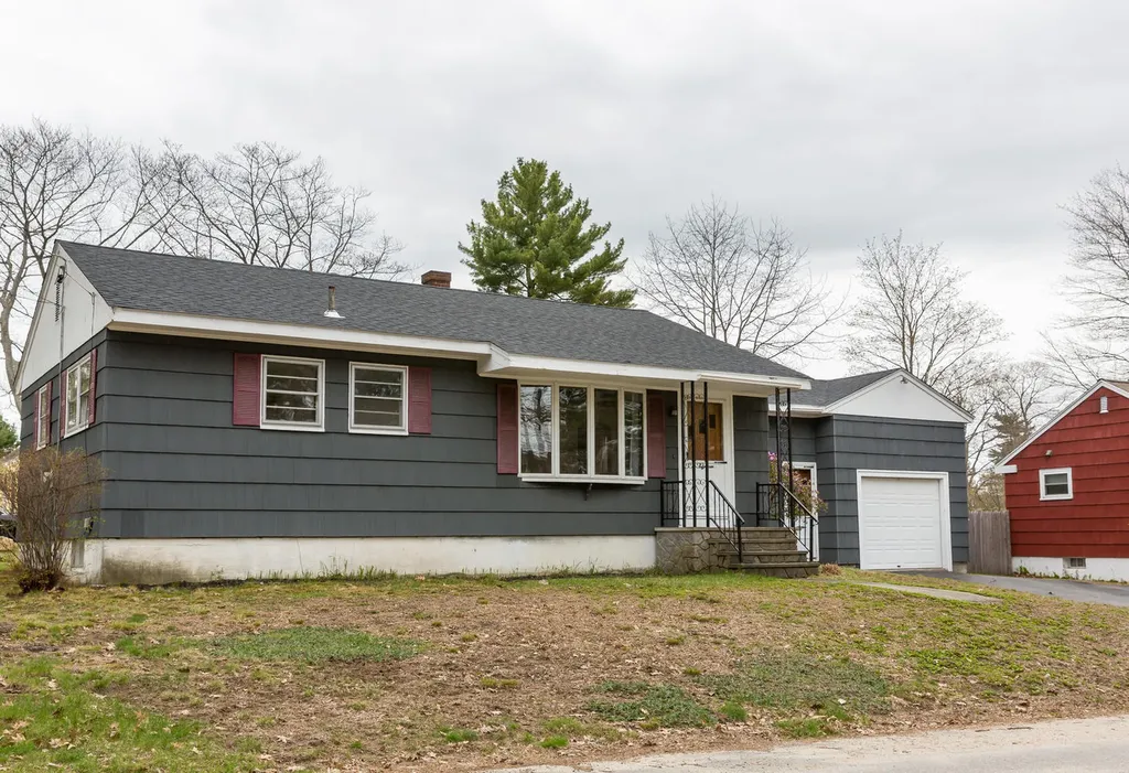 18 Robinson Road Scarborough ME 04074