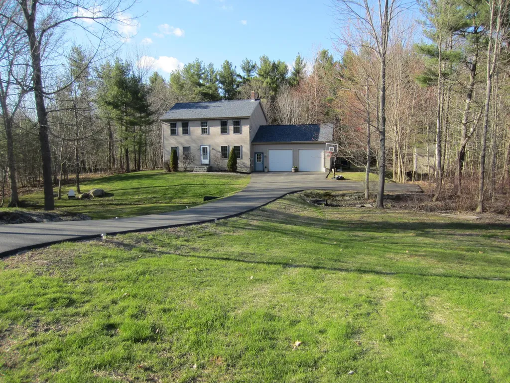 15 Elliot Lane Bowdoinham ME 04008