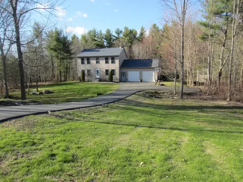15 Elliot Lane Bowdoinham ME 04008