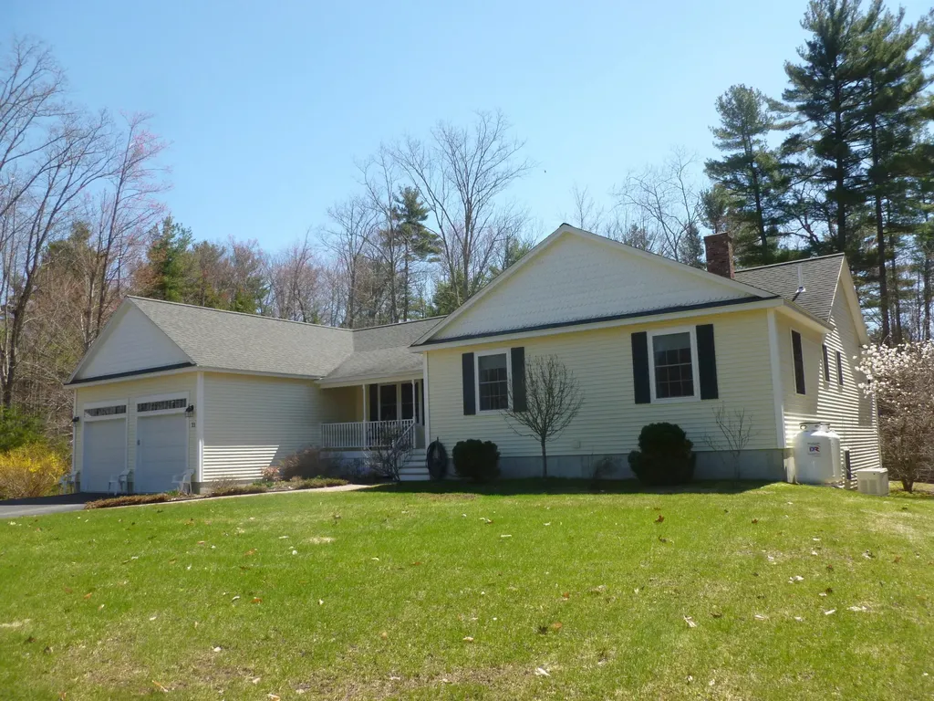 21 Cardinal Circle Standish ME 04084