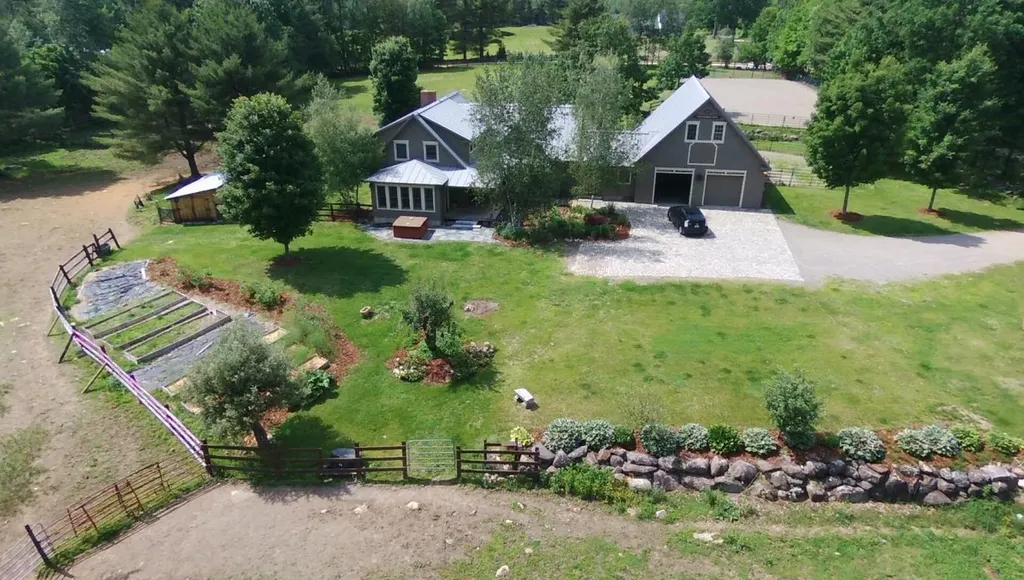 15 Gordon Road New Sharon ME 04955