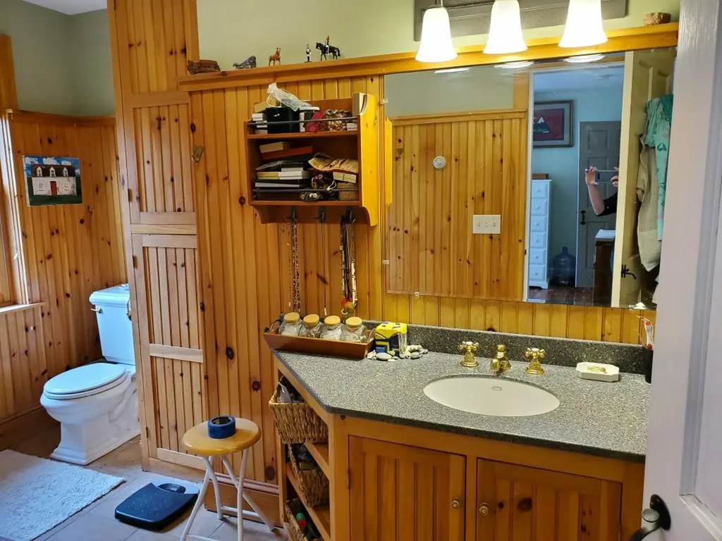15 Gordon Road New Sharon ME 04955