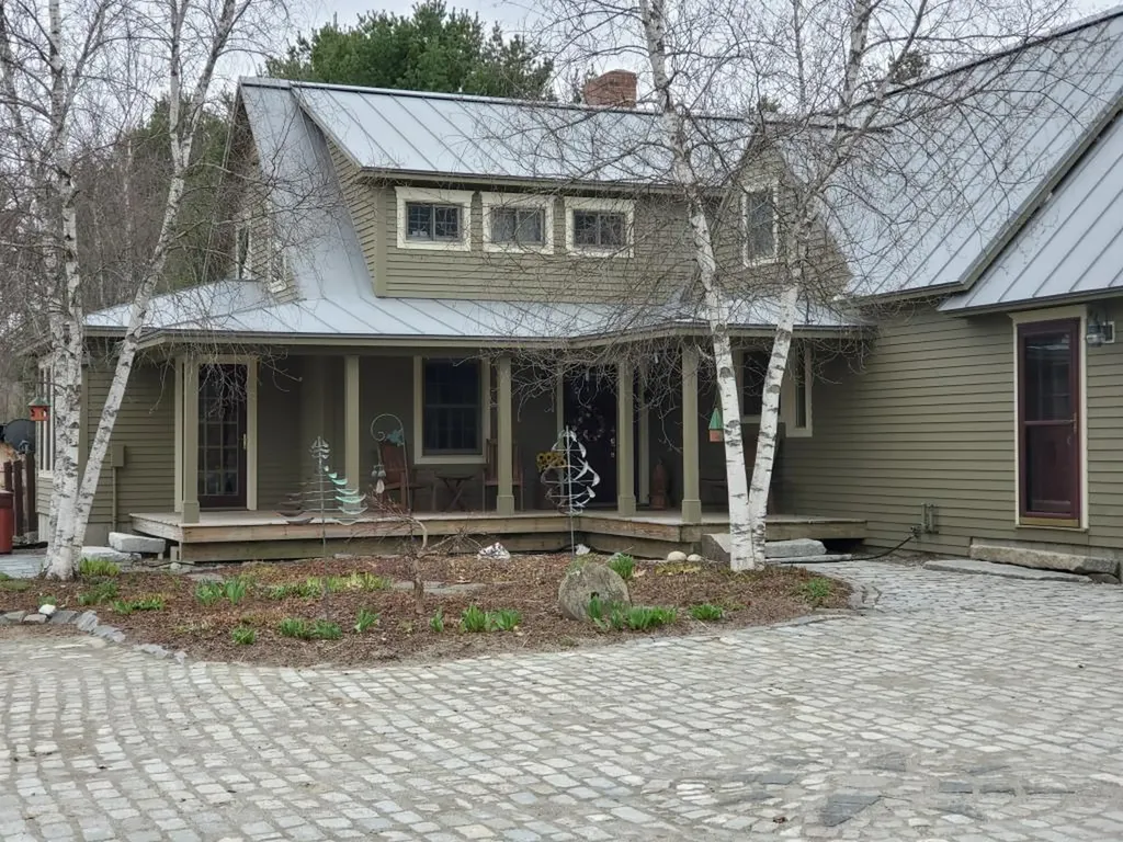 15 Gordon Road New Sharon ME 04955