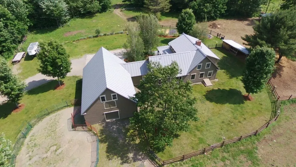 15 Gordon Road New Sharon ME 04955