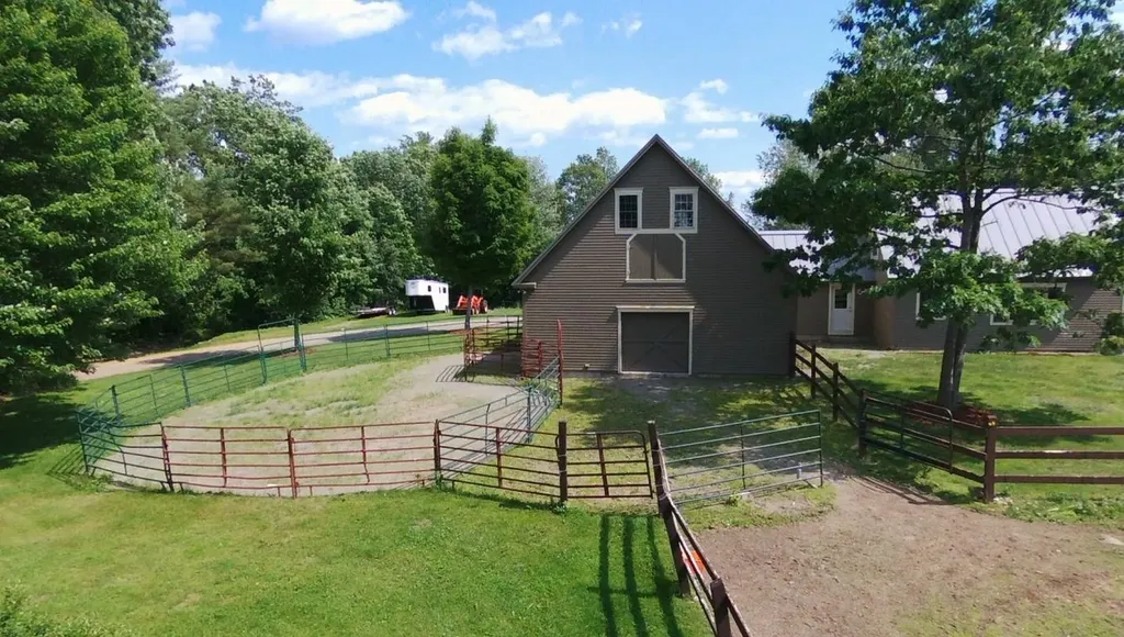 15 Gordon Road New Sharon ME 04955