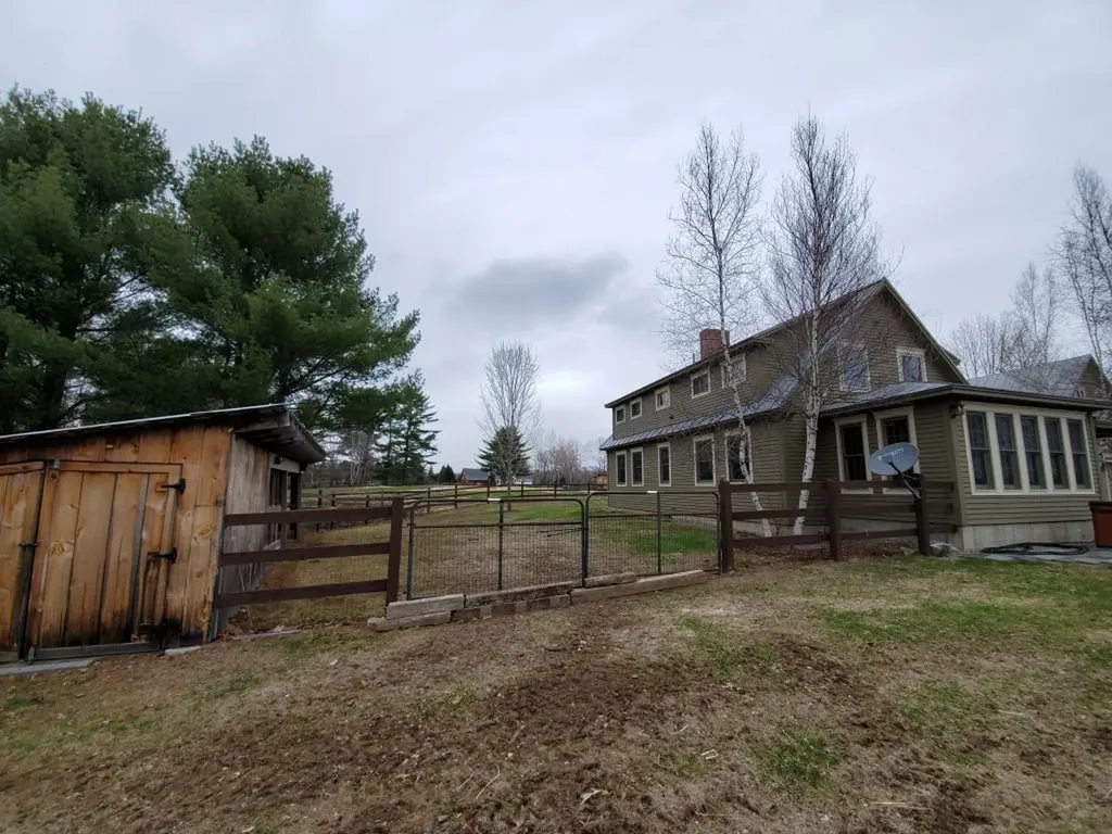 15 Gordon Road New Sharon ME 04955