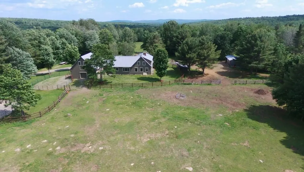 15 Gordon Road New Sharon ME 04955