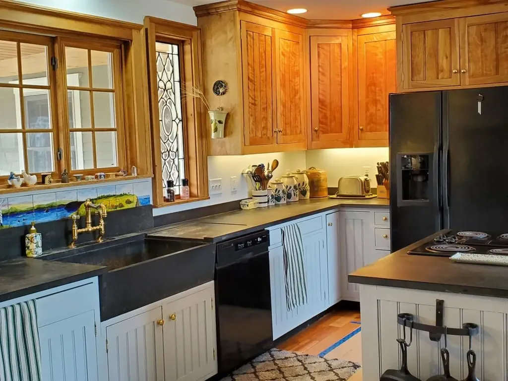 15 Gordon Road New Sharon ME 04955