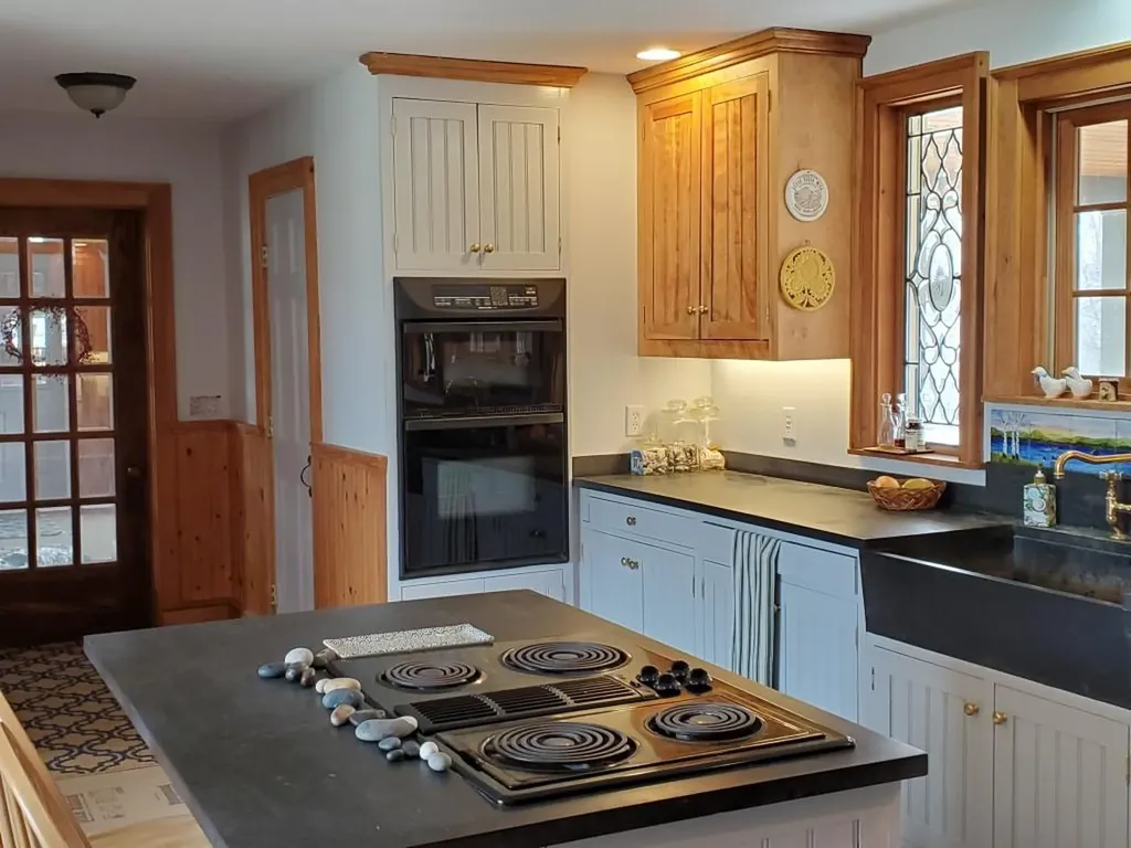 15 Gordon Road New Sharon ME 04955