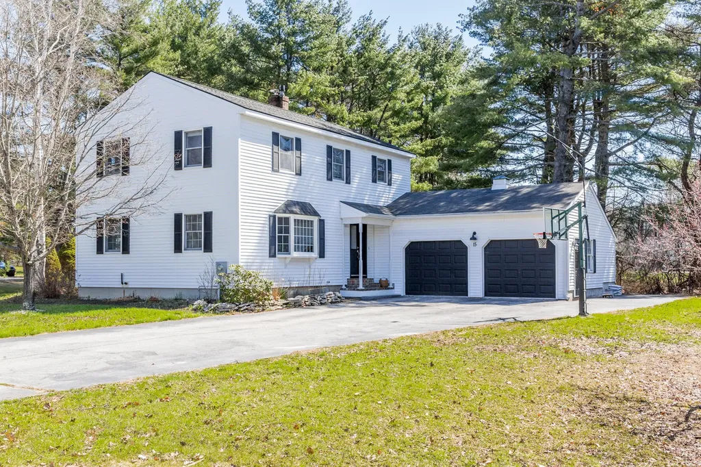15 Stockbridge Drive Yarmouth ME 04096