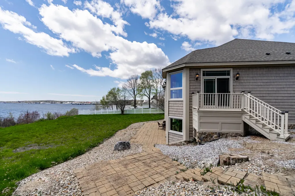 87 Waldo Avenue Rockland ME 04841