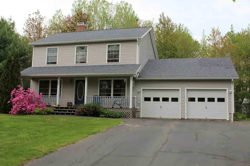 23 Youngs Lane Old Town ME 04468