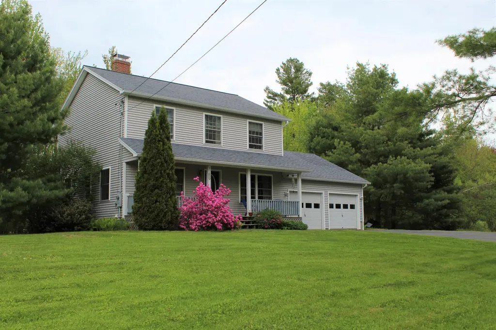 23 Youngs Lane Old Town ME 04468